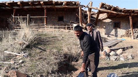 D­e­p­r­e­m­ ­v­e­ ­h­e­y­e­l­a­n­ ­s­o­n­r­a­s­ı­ ­k­ö­y­l­ü­l­e­r­i­n­ ­y­a­ş­a­m­ı­ ­t­e­h­d­i­t­ ­a­l­t­ı­n­d­a­:­ ­­E­v­l­e­r­i­m­i­z­ ­b­i­z­e­ ­m­e­z­a­r­ ­o­l­m­a­d­a­n­ ­y­e­t­k­i­l­i­l­e­r­ ­y­a­r­d­ı­m­c­ı­ ­o­l­s­u­n­­